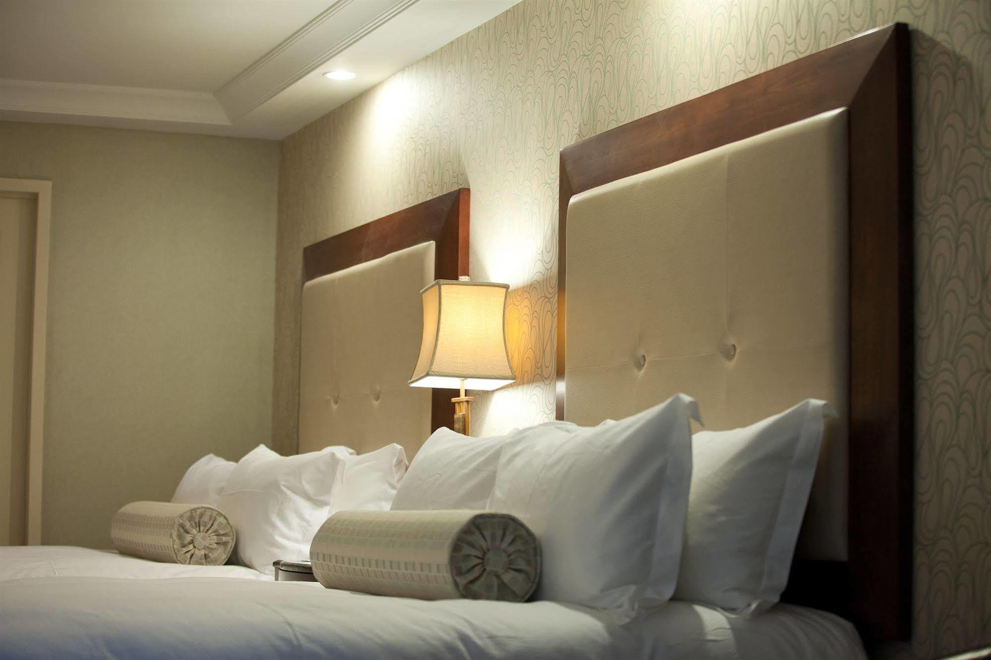 צ'רלסטון Town & Country Inn And Suites מראה חיצוני תמונה